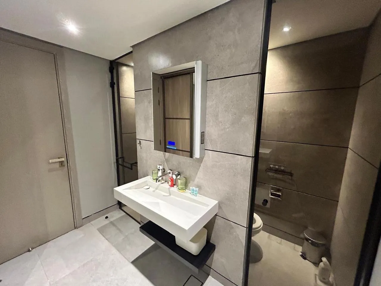 Apartment Premium 1Bhk Apt In Signature Living, Jvc! Pool View Dubai