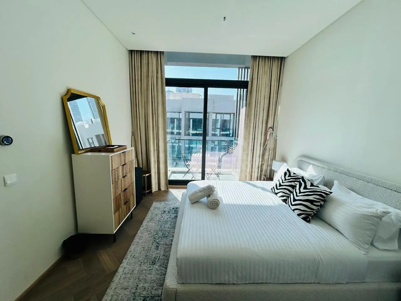 Premium 1Bhk Apt In Signature Living, Jvc! Pool View Дубай 0*,